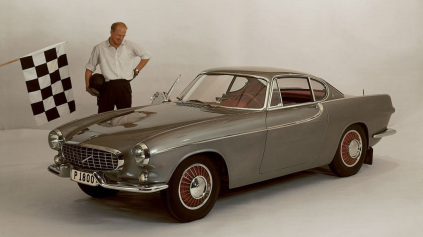 VOLVO P1800 OSLAVUJE 50. NARODENINY